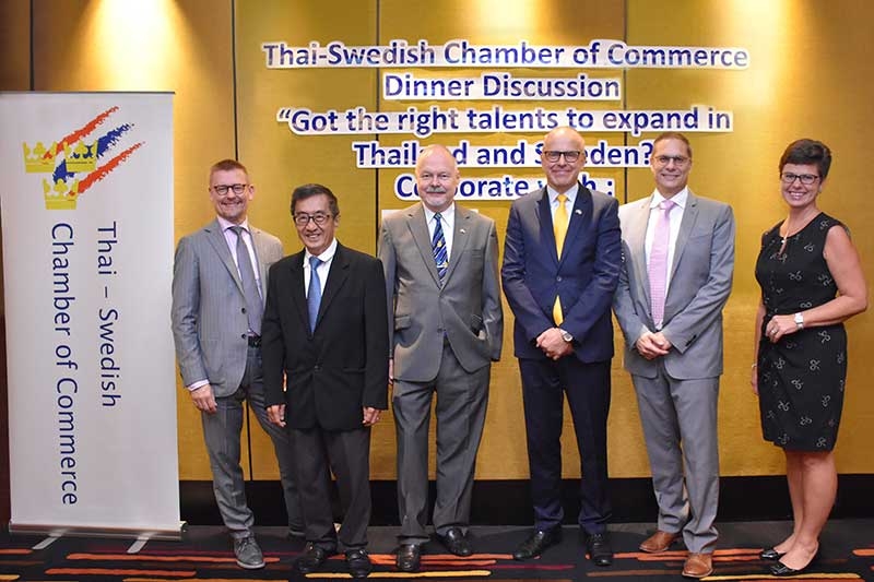 ธุรกิจการค้า : ฯพณฯ มร.สเต็ฟฟาน แฮร์สตร็อม เอกอัครราชทูตราชอาณาจักรสวีเดนประจำประเทศไทย เปิดงาน “Got the right talents to expand in Thailand and Sweden” โดยมี มร.แจน อีริคสัน ประธานหอการค้าไทย-สวีเดน, ประทีบ เลี่ยวไพรัตน์ กรรมการผู้จัดการใหญ่-บริษัท ทีพีไอโพลีน จำกัด (มหาชน) ร่วมงาน ณ ห้องสุขุมวิท 5 โรงแรมแลนด์มาร์ค กรุงเทพฯ