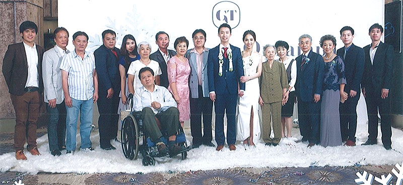 ฉลองสมรส : จักรพันธ์-รุ่งฤดี วรอาคาร ร่วมงานเลี้ยงฉลองมงคลสมรสระหว่าง อรรัมภา เงินโสภา บุตรี สมพงษ์-บุบผา เงินโสภา กับ วิทวัส หอกิตติกุล บุตร สันติ-ทัศนีย์ หอกิตติกุล ณ ห้องรอยัลมณียาบอลลูน โรงแรมเรเนซองส์ กรุงเทพฯ