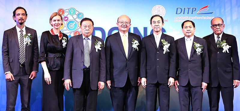 ชี้แนะ : สมเด็จ สุสมบูรณ์ รองอธิบดี กรมส่งเสริมการค้าระหว่างประเทศ เปิดสัมมนาหัวข้อ “โอกาสและความสำเร็จในการดำเนินธุรกิจในต่างประเทศ” โดยมี นิยม ไวยรัชพานิช รองประธานสภาหอการค้าแห่งประเทศไทย และ พิศิษฐ์ เสรีวิวัฒนา กก.ผจก.ธนาคารเพื่อการส่งออกและนำเข้าฯ ร่วมงาน ที่ไซเบอร์เวิลด์