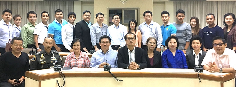 เตรียมงาน : วิเชียร ชวลิต นายกสมาคมรัฐศาสตร์แห่งมหาวิทยาลัยธรรมศาสตร์ ในพระบรมราชูปถัมภ์ จัดประชุมคณะกรรมการฯ เพื่อเตรียมการจัดงาน “สิงห์คืนถ้ำ ประจำปี 2559” ในวันเสาร์ที่ 24 ธ.ค.
2559 ณ สนามฟุตบอล มธ.ท่าพระจันทร์ โดยมี สมศักดิ์ จังตระกูล ผวจ.อุบลราชธานี ในฐานะ 
ประธานจัดงานฯ และ พ.ต.อ.ต่อศักดิ์ สุขวิมล ผู้กำกับการปฏิบัติการพิเศษ กองบังคับการปราบปราม 
ร่วมประชุม