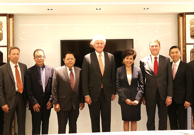 ต้อนรับ : ปรียนาถ สุนทรวาทะ ประธานเจ้าหน้าที่บริหารและกรรมการบริหาร บริษัท บี.กริม เพาเวอร์ จำกัด (มหาชน) ประเทศไทย พร้อมคณะผู้บริหารบี.กริม ร่วมต้อนรับ มร.เจฟฟ์ อิมเมล ประธานและหัวหน้าเจ้าหน้าที่บริหาร จีอี ในโอกาสที่เดินทางมาเยือนประเทศไทย เพื่อหารือแนวทางการดำเนินธุรกิจด้านพลังงานไฟฟ้าร่วมกับ บี.กริม เพาเวอร์ ณ โรงแรมพลาซ่า แอทธินี