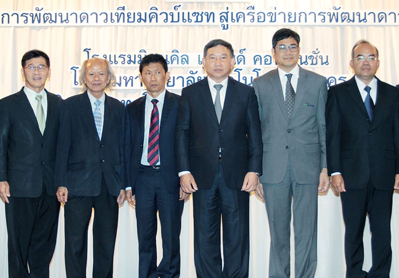 พัฒนาความรู้ : กุลิศ สมบัติศิริ อธิบดีกรมศุลกากร เปิดการฝึกอบรมหลักสูตร “การพัฒนาความรู้ทักษะการตรวจสอบสินค้าประเภทเหล็กและเหล็กกล้าสำหรับเจ้าหน้าที่ศุลกากร” โดยมี วิน วิริยประไพกิจ ตัวแทนกลุ่ม 7 สมาคมผู้ประกอบการ
อุตสาหกรรมเหล็กไทย และคณะ ร่วมพิธีฯ ที่กรมศุลกากร คลองเตย