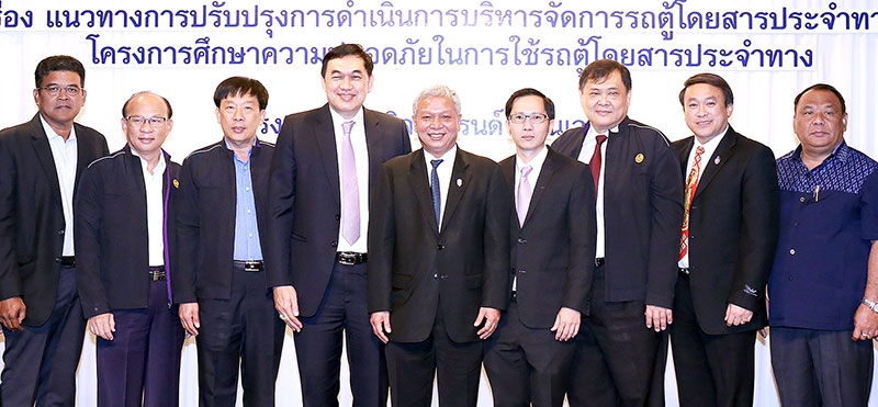 รถตู้กับคนกรุงเทพฯ : สนิท พรหมวงษ์ อธิบดีกรมการขนส่งทางบก เปิดการสัมมนาผู้บริหารกรมฯ เรื่อง “แนวทางการปรับปรุงการดำเนินการบริหารจัดการรถตู้โดยสารประจำทาง โครงการศึกษาความปลอดภัยในการใช้รถตู้โดยสารประจำทาง” จัดโดย สถาบันการขนส่ง จุฬาลงกรณ์ฯ โรงแรมมิราเคิล แกรนด์ คอนเวนชั่น