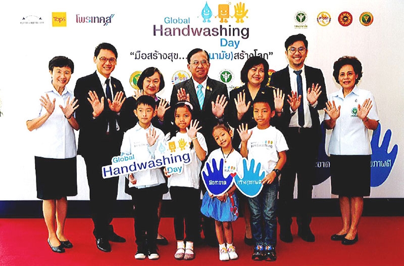 รณรงค์วันล้างมือโลก : นพ.วชิระ เพ็งจันทร์ อธิบดีกรมอนามัย กระทรวงสาธารณสุข รศ.พญ.ฤดีวิไล สามโกเศศ อุปนายกสมาคมโรคติดเชื้อในเด็กแห่งประเทศไทย ปรีดา จิระวรรณชัยกุล ผู้จัดการกลุ่มผลิตภัณฑ์โพรเทคส์ บริษัท คอลเกต-ปาล์มโอลีฟ (ประเทศไทย) จำกัด และ พันเอกหญิงหทัยรัตน์ ขาวเอี่ยม นักวิชาการทางการพยาบาล วิทยาลัยพยาบาลกองทัพบก แถลงข่าวรณรงค์ “วันล้างมือโลก 2016” ณ โรงแรมแลนด์มาร์ค กรุงเทพฯ
