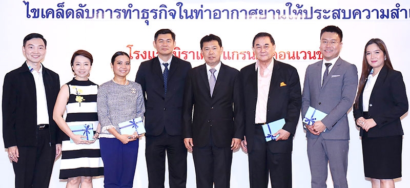 แบบอย่างความสำเร็จ : วิชัย บุญยู้ รองกก.ผอ.ใหญ่ ปฏิบัติงานแทน กก.ผอ.ใหญ่ บมจ.ท่าอากาศยานไทย เปิดอบรม เรื่อง “ไขเคล็ดลับการทำธุรกิจในท่าอากาศยานให้ประสบความสำเร็จ” โดยมี ดร.อัศวิน อิงคะกุล ประธานกรรมการบริหาร มิราเคิล กรุ๊ป, ชูทวีป วรดิลก ผู้จัดการทั่วไป บจก.ซีเลค เซอร์วิส พาร์ทเนอร์, จีรวัฒน์ 
ตั้งบวรพิเชฐ และ ถนิมนันท์ พรหมอินทร์ ผู้บริหาร บจก.เดอะมอลล์ กรุ๊ปร่วมงาน ที่โรงแรมมิราเคิล แกรนด์ คอนเวนชั่น