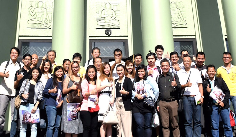 ปรับใช้ในธุรกิจ : บุษราภรณ์ พรไพศาลศักดิ์ นายกสมาคมธุรกิจการถ่ายภาพ ร่วมกับวิทยาลัยเพาะช่าง มหาวิทยาลัยเทคโนโลยีราชมงคลรัตนโกสินทร์ จัดโครงการพัฒนาธุรกิจการถ่ายภาพครั้งที่ 2 หัวข้อ เรื่อง “PHOTOSHOP CC และ LIGHTROOM” อบรมความรู้เกี่ยวกับการแต่งภาพเชิงปฏิบัติ ที่วิทยาลัยเพาะช่าง