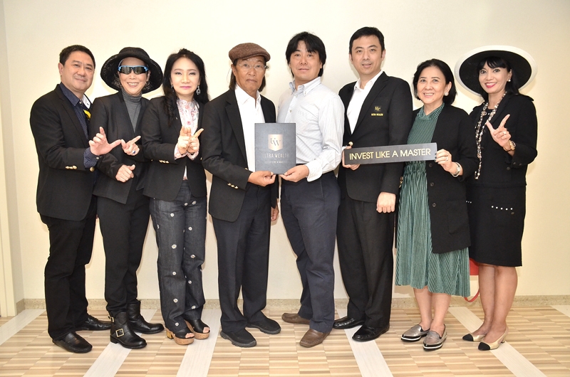 ดูงานมิตซูบิชิ : ดร.ศุภชัย สุขะนินทร์ ร่วมกับ สุพร วัธนเวคิน กรรมการบริหารหลักสูตรอัลตร้าเวลท์ หลักสูตรการบริหารด้านการลงทุน เพื่อนักธุรกิจระดับท็อปของเมืองไทย พาคณะผู้เข้าอบรมเดินทางไปดูงานที่พิพิธภัณฑ์อุตสาหกรรมมิตซูบิชิ โดยมี มร.มาซากิ โอซาวา ต้อนรับ ณ เมืองโยโกฮาม่า ประเทศญี่ปุ่น