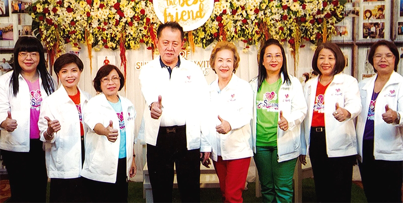 เลี้ยงเกษียณ : สุรพล เหล่าวิทวัส ผู้อำนวยการระดับสูง สรรพากรพื้นที่กรุงเทพมหานคร 11 รับเลี้ยงแสดงความยินดีในงานเลี้ยงเกษียณอายุ ซึ่งจัดขึ้นโดยเจ้าหน้าที่ ข้าราชการ ในสำนักงานสรรพากรพื้นที่กรุงเทพมหานคร 11 ท่ามกลางบรรยากาศอบอุ่นและเป็นกันเองที่ห้องแกรนด์บอลรูม โรงแรมดิ เอมเมอรัลด์