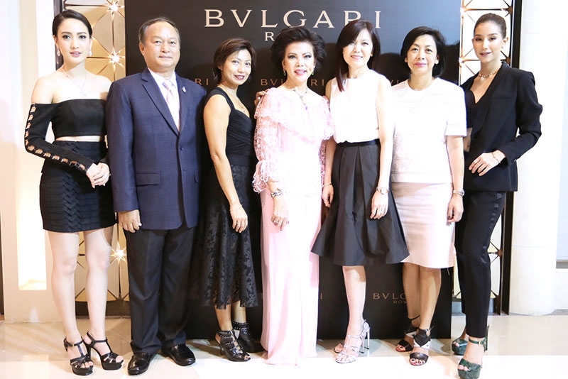 เผยโฉมใหม่ : เจนนี่ เฉีย และ อาช่า แลงดาวน์ ผู้บริหารจากบุลการี แบรนด์เครื่องประดับชั้นนำระดับโลก ร่วมด้วย มยุรี ชัยพรหมประสิทธิ์ ผู้บริหารสยาม
พารากอน จัดงาน เซอเพนติ อายส์ ออน มี เผยโฉมคอลเลคชั่นใหม่ล่าสุด โดยมี 
จรรยา สว่างจิตร, พล.ท.ดร.พีระพงษ์ มานะกิจ, ณฐพร เตมีรักษ์ และ ชาลิดา วิจิตรวงศ์ทอง 
มาร่วมงานด้วย ณ บุลการี แฟล็กชิป สไตร์ ชั้นศูนย์การค้าสยามพารากอน