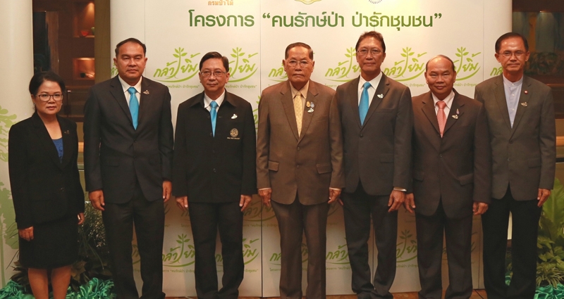 คนรักษ์ป่า ป่ารักชุมชน : บมจ.ผลิตไฟฟ้าราชบุรีโฮลดิ้ง ร่วมกับ กรมป่าไม้ จัดพิธีมอบรางวัลป่าชุมชนตัวอย่างถ้วยรางวัลพระราชทานสมเด็จพระเทพรัตนราชสุดาฯ สยามบรมราชกุมารี ของโครงการ “คนรักษ์ป่า ป่ารักชุมชน” ประจำปี 2559 โดยมี ฯพณฯ อำพล เสนาณรงค์องคมนตรี เป็นประธาน พร้อมด้วย รัมย์ เหราบัตย์ กก.ผจญ.บมจ.ผลิตไฟฟ้าราชบุรีโฮลดิ้ง และ ชลธิศ สุรัสวดี อธิบดีกรมป่าไม้ เข้าร่วมในพิธี โดยป่าชุมชนชนะเลิศระดับประเทศ ได้แก่ ป่าชุมชนบ้านพุน้ำร้อน อ.ด่านช้าง จ.สุพรรณบุรี พิธีมอบรางวัลจัดขึ้น ณ โรงแรมมิราเคิล แกรนด์ คอนเวนชั่น กรุงเทพฯ