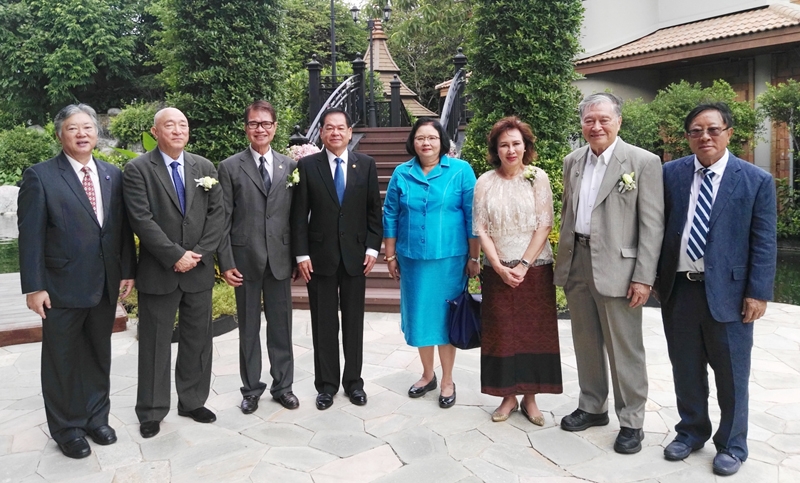 เยี่ยมชม : ไพรัช วรปาณิ,อรรถพล ใหญ่สว่าง และ สายทิพย์ เชาวลิตถวิล รับเชิญไปเยี่ยมชม โพธาลัย เลเซอร์ปาร์ค สนามไดรฟ์กอล์ฟและศูนย์สุขภาพ มาตรฐานดีในไทย โดยมี อนันต์-วัลย์ณี ทวีแสงศิริ พร้อมด้วย ปรีดา-วัลลภ ตั้งตรงจิตร บอสใหญ่ ต้อนรับ ที่ถนนโยธินพัฒนา 3 บางกะปิ