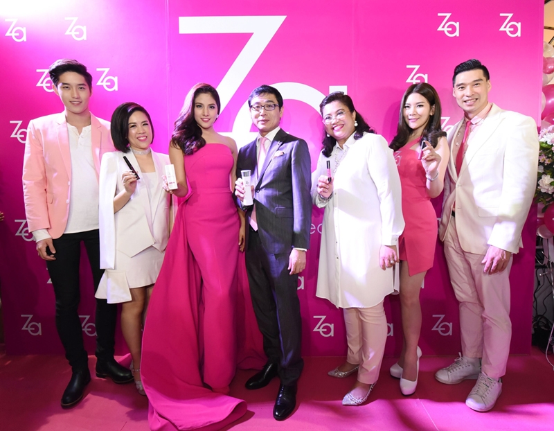 เปิดตัว : มร.ทัตสึกิ นากาโอะ กรรมการผู้จัดการ บริษัท ชิเซโด้ (ไทยแลนด์) จำกัด และ ปาริชาติ วีระเสถียร ผู้จัดการทั่วไป จัดงาน “Za Brand New You” พร้อมเปิดตัวพรีเซ็นเตอร์ซีเอคนล่าสุด! “พรีม-รณิดา เตชสิทธิ์” โดยมี ศรัณยา ศรียะพันธ์,ธนภพ ลีรัตนขจร และ กวินรัฏฐ์ ยศอมรสุนทร มาร่วม ณ ลานวีดีโอวอลล์ เซ็นทรัล ลาดพร้าว