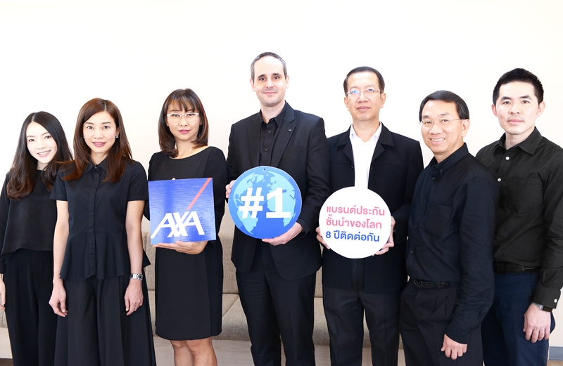แอกซ่า แบรนด์ประกันภัยอันดับ 1 ของโลก : มร.มาร์ติน รูแอค กรรมการผู้อำนวยการ บริษัท แอกซ่าประกันภัย จำกัด (มหาชน) ร่วมภาคภูมิใจกับความสำเร็จของกลุ่ม แอกซ่า ที่มีมูลค่าแบรนด์สูงสุดเป็นอันดับ 1 ของโลก ประเภทประกันภัยติดต่อกัน 8 ปีซ้อน จากการจัดอันดับของอินเตอร์แบรนด์ (Interbrand) องค์กรที่ปรึกษา ด้านแบรนด์ชั้นนำของโลก ณ แอกซ่า สำนักงานใหญ่ อาคารลุมพินีทาวเวอร์