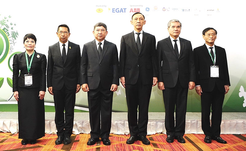 ประชุม : พลอากาศเอกประจิน จั่นตอง รองนายกรัฐมนตรี เป็นประธานเปิดงานประชุมใหญ่เชิงวิชาการอุตสาหกรรมไฟฟ้า ครั้งที่ 21 จัดโดยการไฟฟ้าฝ่ายผลิตแห่งประเทศไทย (กฟผ.) ร่วมกับ สมาพันธ์อุตสาหกรรมไฟฟ้าแห่งเอเชียตะวันออก
และแปซิฟิกตะวันตก ณ โรงแรมเซ็นทารา แกรนด์ แอท เซ็นทรัลเวิลด์