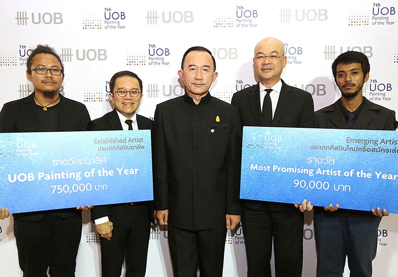 ส่งเสริมศิลปิน : ม.ล.ปนัดดา ดิศกุล รมต.ประจำสำนักนายกรัฐมนตรี และ มร.ปีเตอร์ ฟู กก.ผจก.ใหญ่ ธนาคารยูโอบี มอบรางวัลแก่ผู้ชนะการประกวดจิตรกรรมยูโอบี ครั้งที่ 7 เพื่อสร้างแรงบันดาลใจและความชื่นชมในงานศิลปะอันจะช่วยยกระดับจิตวิญญาณของมนุษย์ ที่ หอศิลปวัฒนธรรมแห่งกรุงเทพมหานคร