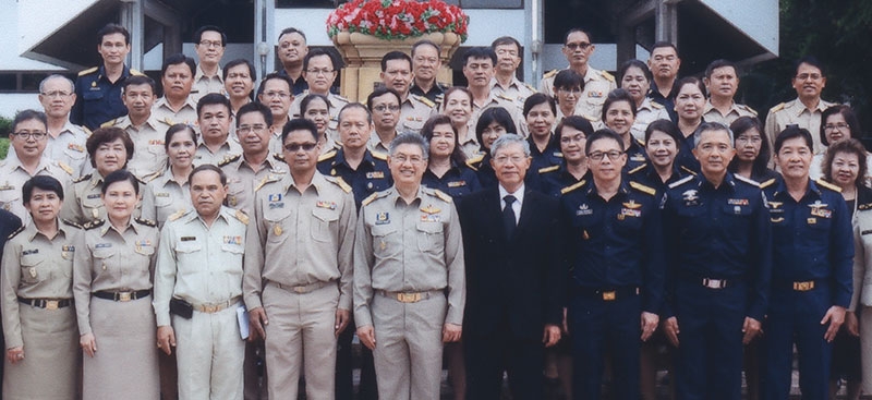 พัฒนาประสิทธิภาพ : ชาญเชาวน์ ไชยานุกิจ ปลัดกระทรวงยุติธรรม เปิดการอบรมหลักสูตร “ผู้บริหารงาน
ยุติธรรมระดับสูง (บธส.) รุ่น 3” เพื่อให้เป็นผู้นำที่มีวิสัยทัศน์และพัฒนาขีดความสามารถ พร้อมเป็นกลไกของรัฐในการขับเคลื่อนยุทธศาสตร์องค์กรให้เกิดประสิทธิผล จัดโดย สถาบันที่ปรึกษาเพื่อพัฒนาประสิทธิภาพในราชการ(สปร.) ร่วมกับ สำนักพัฒนาบุคลากร กระทรวงยุติธรรม ที่ สำนักงานคณะกรรมการข้าราชการพลเรือน (ก.พ.) จังหวัดนนทบุรี