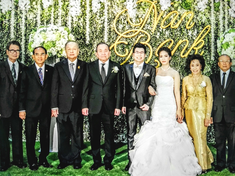 สุขสันต์วันวิวาห์ : พล.อ.อ.ธเรศ ปุณศรี ประธาน กสทช.เป็นประธานในงานวิวาห์ ระหว่าง พญ.ปณิชา บุตรี ภก.ปรีดา-ณัฐฐิญา ตรงจิตร กับ นพ.ไพสิทธิ์ บุตร ไพรัช-อรวรรณ วรปาณิ โดยมี มนตรี ศรีเอี่ยมสะอาด, พชร ยุติธรรมดำรง และ พล.อ.ชิตศักดิ์ ประเสริฐ มาร่วมงานด้วย ที่โพธาลัย เลเซอร์ปาร์ค