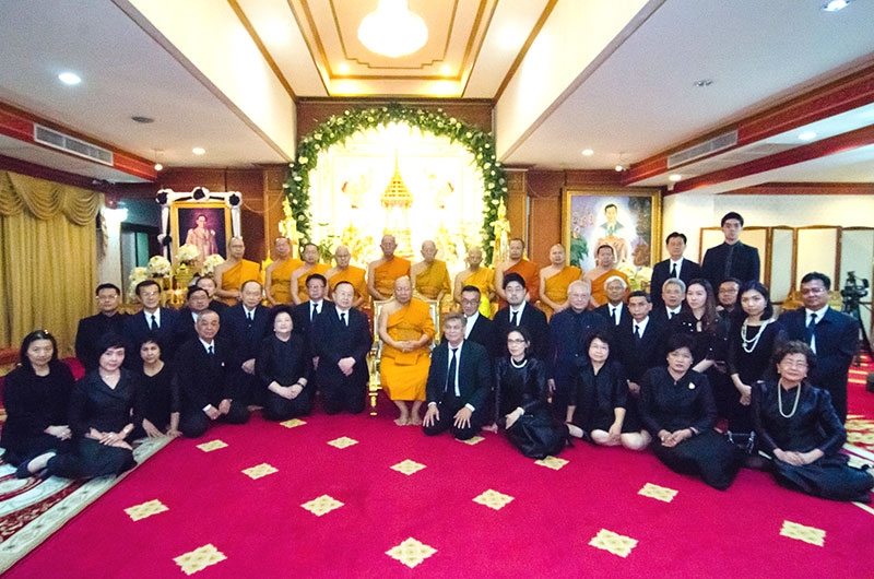 พิธีบำเพ็ญกุศล : ประชัย เลี่ยวไพรัตน์ ประธานเจ้าหน้าที่บริหาร, ประทีป เลี่ยวไพรัตน์ กรรมการผู้จัดการใหญ่, ฟุ้ง ลักษณโกเศศ, อรพิน เลี่ยวไพรัตน์ กรรมการรองผู้จัดการใหญ่อาวุโส บริษัท ทีพีไอ โพลีน จำกัด (มหาชน) พร้อมกรรมการ คณะผู้บริหาร เป็นเจ้าภาพพิธีบำเพ็ญกุศลเป็นกรณีพิเศษ ปัณรสมวาร หรือบำเพ็ญกุศลครบ 15 วันแห่งการเสด็จสวรรคต ถวายพระบาทสมเด็จพระปรมินทรมหาภูมิพลอดุลยเดช ณ อาคารมหาเจษฎาบดินทร์ ชั้น 3 วัดยานนาวา