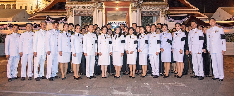 ร่วมพระพิธีธรรม : จีราวรรณ บุญเพิ่ม ประธานกรรมการบริหาร ETDA และ สุรางคณา วายุภาพ ผู้อำนวยการ ETDA พร้อมด้วยคณะผู้บริหารและเจ้าหน้าที่เข้าร่วมพระพิธีธรรมสวดพระอภิธรรมพระบรมศพพระบาทสมเด็จพระปรมินทรมหาภูมิพลอดุลยเดช ณ พระที่นั่งดุสิตมหาปราสาท พระบรมมหาราชวัง