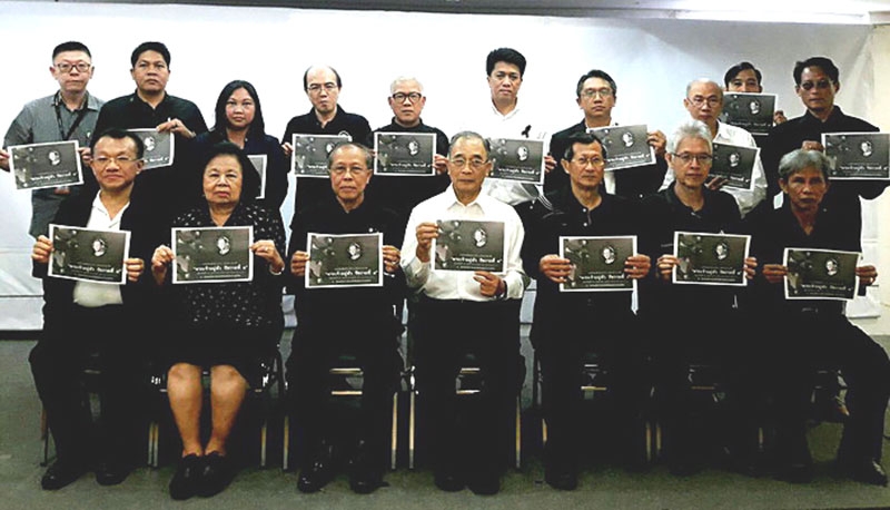 สื่ออาลัย : พงษ์ศักดิ์ พยัฆวิเชียร, มานิจ สุขสมจิตร, ยุวดี ธัญศิริ ฯลฯ ร่วมประชุมกำหนดการจัดงานรวมใจคนสื่อแสดงความอาลัยถวาย “พระเจ้าอยู่หัว รัชกาลที่ 9” ซึ่งจะเชิญตัวแทนสื่อทุกองค์กรเข้าร่วมงานที่จะจัดขึ้นในเย็นวันอาทิตย์ที่ 13 พ.ย.นี้ ที่สมาคมนักข่าวนักหนังสือพิมพ์แห่งประเทศไทย ตรงข้ามโรงพยาบาลวชิระ