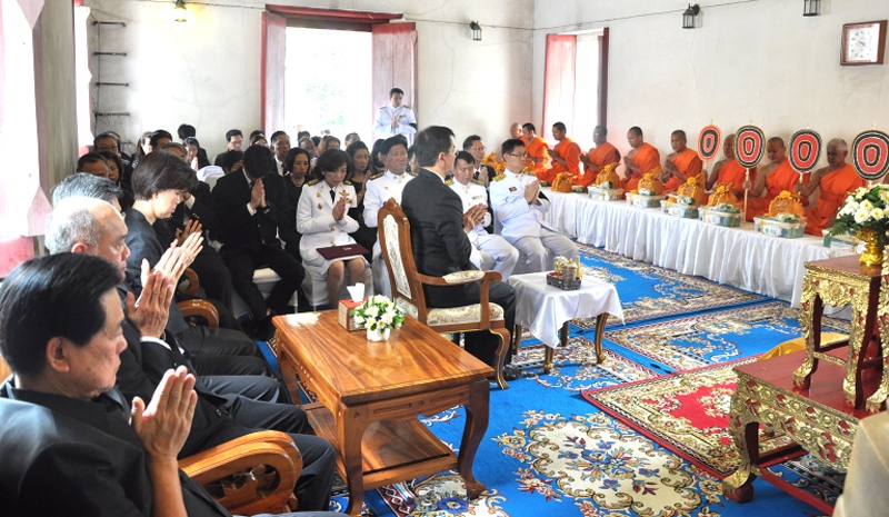 กฐินพระราชทาน : สุรพล เตชะหรูวิจิตร กก.ผจก.ศูนย์การค้าเซียร์ รังสิต เป็นประธานนำผ้ากฐินพระราชทานทอดถวาย ณ วัดเขาแก้ววรวิหาร จ.สระบุรี โดยมี อารีย์ เตชะหรูวิจิตร, สุรพงษ์ เตชะหรูวิจิตร และ พรพรรณ ตันอริยกุล พร้อมคณะผู้บริหาร พนักงานโรงแรมเอเชีย กรุงเทพฯ และบริษัทในเครือ ร่วมบุญ