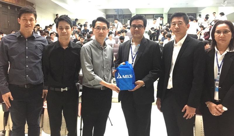 พัฒนาบุคลากร : ยงยุทธ ภักตร์ดวงจันทร์ ผอ.ฝ่ายบริหาร, เกษมสันต์ เครือธร ผจก.อาวุโสฯ บมจ.เดลต้า อีเลคโทรนิคส์ (ประเทศไทย) และ รศ.ดร.พิสุทธิ์ เพียรมนกุล รองคณบดี คณะวิศวกรรมศาสตร์ จุฬาฯ ร่วมจัดงาน “วิถีแบรนดิ้ง และเทคโนโลยีออโตเมชั่น IA สู่ยุคอุตสาหกรรม 4.0” ที่คณะวิศวกรรมศาสตร์ จุฬาฯ