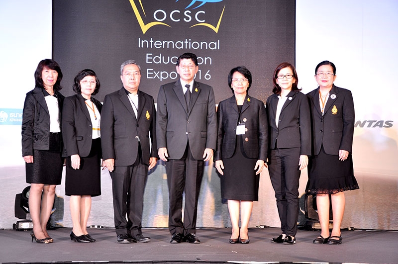 มหกรรมการศึกษา : ศ.กิตติคุณ ดร.วิษณุ 
เครืองาม รองนายกรัฐมนตรี เป็นประธาน
เปิดงาน “มหกรรมการศึกษาต่อต่างประเทศ 
ครั้งที่ 13” ภายในงานมีการให้ข้อมูล
เจาะลึกเรื่องขอรับทุนการเตรียมตัว
เพื่อรับสมัครทุนรัฐบาลหลายประเภท รวมทั้ง
การขอรับทุนการศึกษาโดยตรงจาก
มหาวิทยาลัยชั้นนำทั่วโลก รวมมากกว่า 
500 ทุน และได้รับความสนใจจากนักเรียน
นักศึกษาเข้ามาดูงานเป็นจำนวนมาก โดยมี 
เมธินี เทพมณี เลขาธิการสำนักงาน
คณะกรรมการข้าราชการพลเรือน (ก.พ.) 
ต้อนรับ ณ รอยัล ฮอลล์ ชั้น 6 ศูนย์การค้า
สยามพารากอน