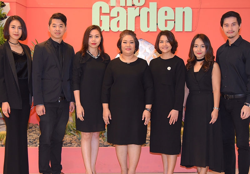 The Garden 2016 : สมาพร คำชาย ผอ.ฝ่ายลีสซิ่ง ศูนย์การค้าแฟชั่นไอส์แลนด์ จัดงานแสดงต้นกระบองเพชรหลากหลายสายพันธุ์หายาก พร้อมนิทรรศการ “สวนของพ่อ” 
รวมต้นไม้ที่เกี่ยวข้องกับโครงการอันเนื่องมาจากพระราชดำริของพระบาทสมเด็จพระปรมินทร
มหาภูมิพลอดุลยเดช ที่ศูนย์การค้าแฟชั่น ไอส์แลนด์