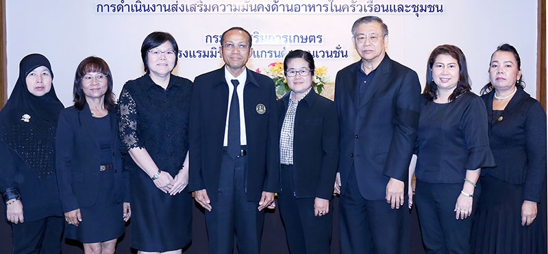 เรื่องปากท้อง : สุดสาคร ภัทรกุลนิษฐ์ รองอธิบดีกรมส่งเสริมการเกษตร เปิดการสัมมนา
เพิ่มประสิทธิภาพการดำเนินงานส่งเสริมความมั่นคงด้านอาหารในครัวเรือนและชุมชน โดยมี ยุคล ลิ้มแหลมทอง อดีตรองนายกรัฐมนตรี และ อดีตรมว.เกษตรและสหกรณ์ ร่วมงาน ที่โรงแรมมิราเคิล แกรนด์ คอนเวนชั่น