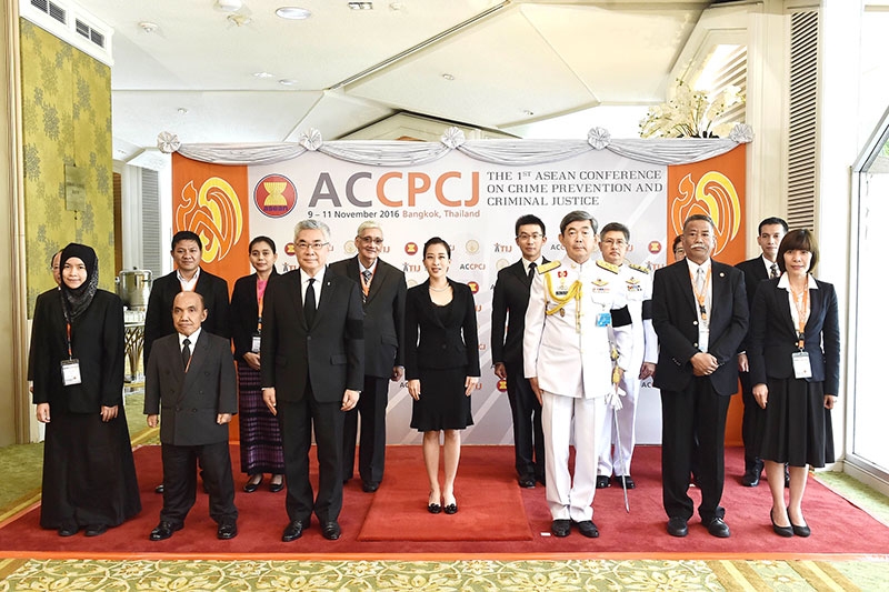 ประชุม : พระเจ้าหลานเธอ พระองค์เจ้าพัชรกิติยาภา เสด็จไปทรงร่วมการประชุมอาเซียนว่าด้วยการป้องกัน อาชญากรรมและความยุติธรรมทางอาญา ครั้งที่ 1 ซึ่งจัดโดย สถาบันเพื่อการยุติธรรมแห่งประเทศไทย (TIJ) และกระทรวงยุติธรรม ณ ห้องนภาลัยบอลรูม โรงแรมดุสิตธานี กรุงเทพฯ โดยมี ดร.กิตติพงษ์ กิตยารักษ์, พล.อ.นิวัตร มีนะโยธิน และผู้แทนจากประเทศสมาชิกอาเซียน รับเสด็จ