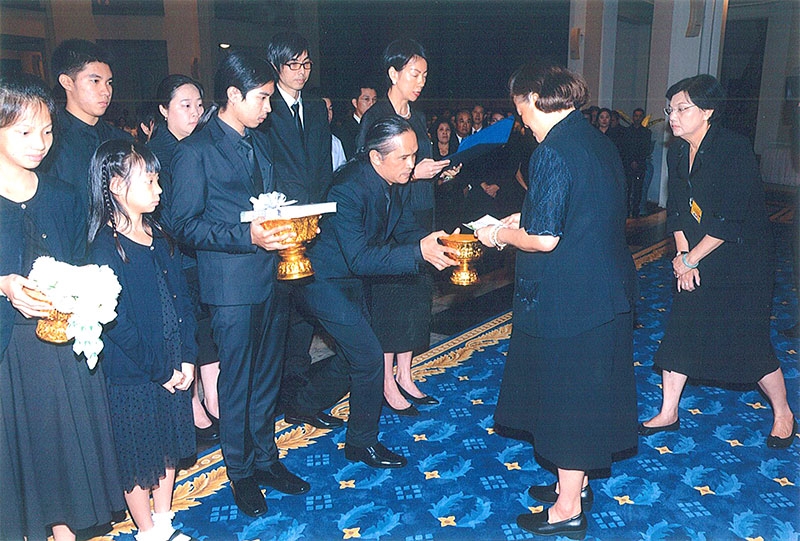 สมเด็จพระเทพรัตนราชสุดาฯ สยามบรมราชกุมารี พระราชทานพระราชวโรกาสให้ นางปรีญาณี สุพุทธิพงศ์ รองกรรมการผู้จัดการกลุ่มบริษัทนานมี นำอาจารย์ธีรวัฒน์ 
คะนะมะ และคณะเฝ้าทูลละอองพระบาท ทูลเกล้าทูลกระหม่อมถวายเงินรายได้จากการจำหน่ายภาพในนิทรรศการแสดงผลงานศิลปะของกลุ่มศิลปะลานคูน เพื่อสมทบทุน 
มูลนิธิเทพรัตนเวชชานุกูล ณ ศาลาดุสิดาลัย สวนจิตรลดา