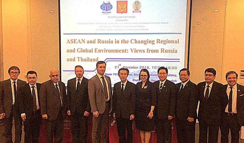 สัมมนา : H.E. Mr. Kirill Barsky เอกอัครราชทูตรัสเซียประจำราชอาณาจักรไทย จัดงานสัมมนาในหัวข้อ “อาเซียน-รัสเซีย กับการเปลี่ยนแปลงสถานการณ์ในโลกปัจจุบัน : มุมมองของรัสเซียและไทย” ท่ามกลางทูตานุทูตและแขกผู้มีเกียรติต่างๆ ณ อาคารเฉลิมราชกุมารี 60 พรรษา จุฬาลงกรณ์มหาวิทยาลัย