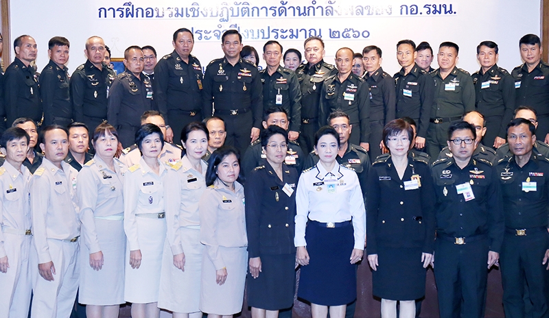 เพื่อความมั่นคง : พล.ท.ณัฐ อินทรเจริญ รองเลขาธิการ กองอำนวยการรักษาความมั่นคงภายในราชอาณาจักร เปิดการฝึกอบรมปฏิบัติการด้านกำลังพลของ กอ.รมน.ประจำปี 2560 โดยมี พล.ท.ธัชพล กนกฉันท์, พ.อ.สุริยสิทธิ์ ภวังคนันท์ และ พ.อ.สมคิด ศักดี ร่วมงาน ที่ โรงแรมมิราเคิล แกรนด์ คอนเวนชั่น