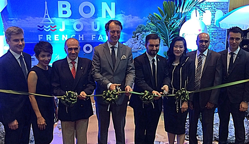 สินค้าฝรั่งเศส : จิลล์ การาชง เอกอัครราชทูตสาธารณรัฐฝรั่งเศสประจำ
ราชอาณาจักรไทย เปิดงาน “Bonjour French Fair 2016” โดยมี อเล็กซอง 
ดูปอง ประธานหอการค้าฝรั่งเศส-ไทย และ ปิแอร์ ศิลา นิคู กรรมการหอการค้าไทย-อิตาเลี่ยน ร่วมงานพร้อมแขกผู้มีเกียรติ ที่ ศูนย์การประชุมแห่งชาติสิริกิติ์