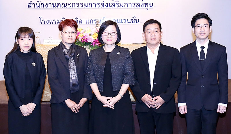 นำเข้าแรงงานต่างด้าว : ดวงใจ อัศวจินตจิตร์ รองเลขาธิการคณะกรรมการส่งเสริมการลงทุน เปิดการสัมมนาเรื่อง “บีโอไอ ไขปัญหาแรงงาน” โดยมี เจษฎา ศรศึก ผอ.สำนักพัฒนาปัจจัยสนับสนุนการลงทุน และหัวหน้าฝ่ายต่างๆ รวมทั้งนักวิชาการส่งเสริมการลงทุนร่วมงาน ที่ โรงแรมมิราเคิล แกรนด์ คอนเวนชั่น