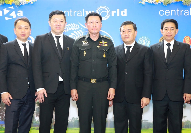 29 สาขาทั่วประเทศ : พล.อ.เทพพงศ์ ทิพยจันทร์ ผช.ผบ.ทบ. และ ดร.วิณะโรจน์ ทรัพย์ส่งสุข อธิบดีกรมส่งเสริมสหกรณ์ ร่วมเปิดงาน “ข้าวประชารัฐ” เพื่อช่วยเหลือเกษตรกรผู้ปลูกข้าวที่ประสบปัญหาข้าวราคาตกต่ำ โดยจำหน่ายถึง 21 ธ.ค.2559 ที่ ศูนย์การค้าเซ็นทรัลเวิลด์, เซ็นทรัลพลาซา และเซ็นทรัลเฟสติวัล