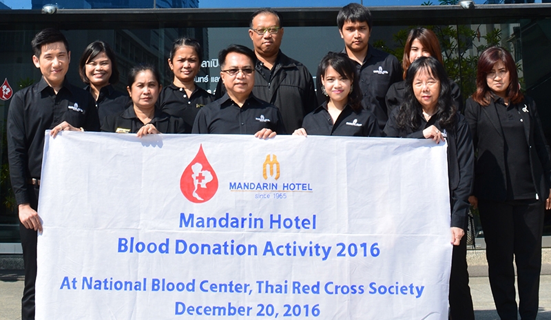 รวมพลังใจให้โลหิต : อาทิตย์ ไวทยะพัธน์ ผู้จัดการทั่วไป โรงแรมแมนดาริน และ สิริกุล ไกรบุญ ผู้ช่วยผู้จัดการทั่วไป นำฝ่ายบริหารและพนักงานโรงแรมแมนดาริน ร่วมใจกันบริจาคโลหิตถวายเป็นพระราชกุศลแด่ พระบาทสมเด็จพระปรมินทรมหาภูมิพลอดุลยเดช ที่ ศูนย์บริการโลหิตแห่งชาติ สภากาชาดไทย