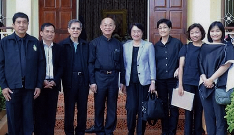 เน้นคุณธรรมและจริยธรรม : ศ.เกียรติคุณ นพ.เกษม วัฒนชัย องคมนตรี พร้อมคณะมูลนิธิยุวสถิรคุณ และสำนักงานทรัพย์สินส่วนพระมหากษัตริย์ ตรวจเยี่ยมโรงเรียนวไลย ในโครงการกองทุนการศึกษาตามพระราชประสงค์ในพระบาทสมเด็จพระปรมินทรมหาภูมิพลอดุลยเดช อ.หัวหิน จ.ประจวบคีรีขันธ์ เป็นกรณีพิเศษ