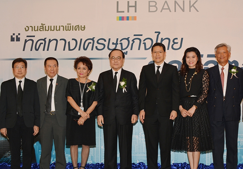 ปรับตัวรับการเงินยุคดิจิทัล : ดร.วิรไท สันติประภพ ผู้ว่าการธนาคารแห่งประเทศไทย ร่วมเป็นวิทยากรในการสัมมนาเรื่อง ทิศทางเศรษฐกิจไทย ยุคดิจิทัล โดยมี อนันต์ อัศวโภคิน ประธานกรรมการ ธนาคารแลนด์ แอนด์ เฮ้าส์ จำกัด (มหาชน) ต้อนรับ ที่โรงแรมแมนดาริน ถนนพระราม 4 สามย่าน