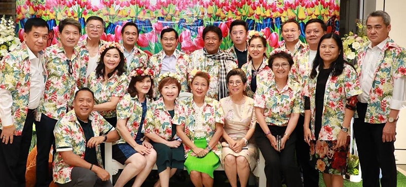 สดใสรับปีใหม่      กฤษฎา จีนะวิจารณะ อธิบดีกรมสรรพสามิต  นัดสังสรรค์ต้อนรับปีใหม่เพื่อนนักศึกษาหลักสูตรวิทยาการประกันภัยระดับสูง รุ่นที่ 7 (วปส.7) กลุ่มเมฆา โดยมี กุลวัชร หงส์คู, คณิตดา กรรณสูตร และ ศรีวรรณา เจียรวัฒน์ชัย ร่วมงาน ที่ สำนักงานคณะกรรมการกำกับและส่งเสริมการประกอบธุรกิจประกันภัย (คปภ.) ถนนรัชดาภิเษก