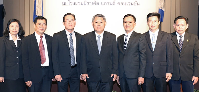 ขอให้ได้ผลสำเร็จ         ประทีป กีรติเรขา อธิบดีกรมที่ดิน เป็นประธานเปิดโครงการฝึกอบรมหลักสูตรข้าราชการกรมที่ดินยุคใหม่ ไม่รับ ไม่โกง ปีงบประมาณ พ.ศ.2561  โดยมี มานัส ฉั่วสวัสดิ์ รองอธิบดี กรมที่ดิน  เข้าร่วมงาน จัดโดย กรมที่ดิน กระทรวงมหาดไทย ที่ โรงแรมมิราเคิล แกรนด์ คอนเวนชั่น เขตหลักสี่
