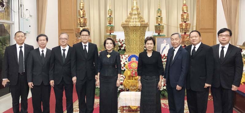 ร่วมอาลัย : วิรไท สันติประภพ ผู้ว่าการธนาคารเเห่งประเทศไทย ร่วมงานบำเพ็ญกุศลพิธีและสวดพระอภิธรรมศพ ดร.วิจิตร สุพินิจ อดีตผู้ว่าการธนาคารเเห่งประเทศไทย และอดีตประธานคณะกรรมการกำกับหลักทรัพย์และตลาดหลักทรัพย์ โดยมี ดร.พรชัย มงคลวนิช อธิการบดีมหาวิทยาลัยสยาม และเพื่อนนักศึกษาสถาบันวิทยาการตลาดทุน รุ่นที่ 3 ร่วมงาน ที่วัดพระศรีมหาธาตุ บางเขน