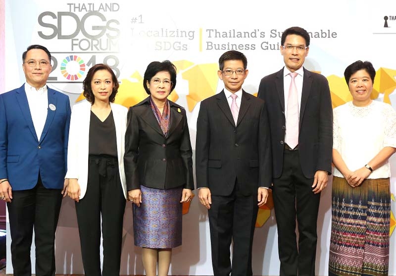 คัมภีร์ธุรกิจ...ไทยยั่งยืน : ดร.กอบศักดิ์ ภูตระกูล รมต.ประจำสำนักนายกรัฐมนตรี เปิดงาน “Thailand SDGs Forum 1/2018 Localizing the SDGs” จัดโดย มูลนิธิมั่นพัฒนา และ สำนักข่าวออนไลน์ไทยพับลิก้า โดยมี กาญจนา ภัทรโชค 
อธิบดีกรมองค์การระหว่างประเทศ ร่วมงาน ที่ โรงแรมอินเตอร์คอนติเนนตัล