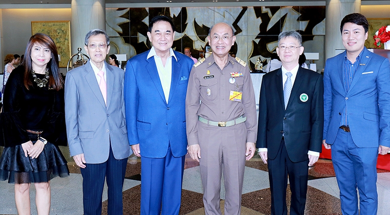 โรงพยาบาลคุณธรรม : ศ.เกียรติคุณ นพ.เกษม วัฒนชัย องคมนตรี เปิดประชุมเพื่อพัฒนาบุคลากรโรงพยาบาลชุมชนเฉลิมพระเกียรติ 80 พรรษา และโรงพยาบาลเทพรัตนเวชชานุกูลเฉลิมพระเกียรติ 60 พรรษา สู่โรงพยาบาลคุณธรรม โดยมี นพ.โอภาส การย์กวินพงศ์ รองปลัดกระทรวงสาธารณสุข และ ดร.อัศวิน อิงคะกุล ปธ.กก.บห.มิราเคิล กรุ๊ป ต้อนรับ ที่ โรงแรมมิราเคิล แกรนด์ คอนเวนชั่น