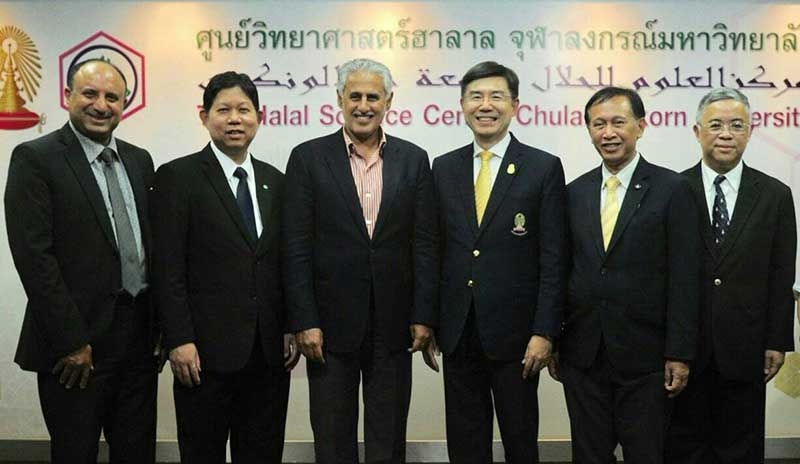 เยี่ยมชม : ศ.ดร.บัณฑิต เอื้ออาภรณ์ อธิการบดี จุฬาฯ พร้อมด้วย รศ.ดร.วินัย ดะห์ลัน ผอ.และผู้ก่อตั้งศูนย์วิทยาศาสตร์ฮาลาล จุฬาฯ ต้อนรับ มร.ซาเยด 
อาร์.อัลซายานี รมว.อุตสาหกรรม พาณิชย์ และการท่องเที่ยว รัฐบาห์เรน 
ที่มาเยี่ยมชมศูนย์ ในโอกาสเข้าร่วมประชุมฯ ที่ ศูนย์วิทยาศาสตร์ฮาลาล จุฬาฯ