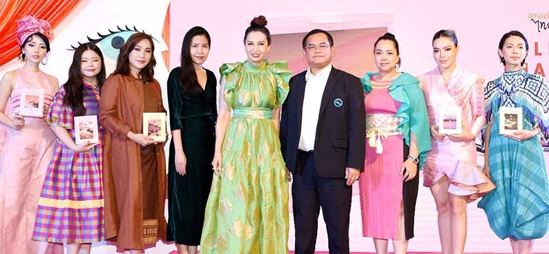 กลยุทธ์การตลาด : สมชาย ชมภูน้อย ผอ.ภูมิภาคภาคตะวันออกเฉียงเหนือ 
การท่องเที่ยวแห่งประเทศไทย และ อภัยพร ศรีสุข ผอ.ฝ่ายการตลาด 
บจก.โอ.พี.เนเชอรัล โปรดักส์ ร่วมเปิดแคมเปญ “PALETTE OF THAILAND” ตลับสีเมืองไทย 
เฉดสีบันดาลใจ ให้คุณออกไปเดินทาง ที่ ห้างสรรพสินค้าเซ็นทรัลเวิลด์