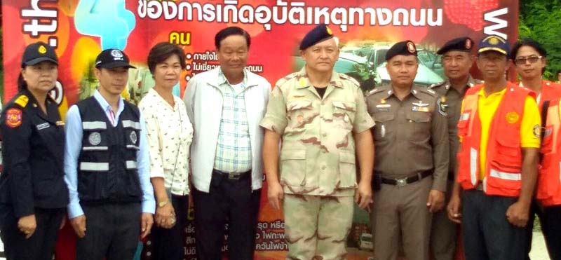 ปลอดภัย : ประสงค์ คงเคารพธรรม 
รอง ผวจ.สิงห์บุรี ตรวจเยี่ยมการตั้งด่าน
ชั่งน้ำหนักรถบรรทุก ตามโครงการ 
“รถบรรทุกสีขาว” ของกระทรวงคมนาคม 
โดยมีหน่วยงานร่วมตรวจสภาพเครื่องยนต์ 
ตรวจใบอนุญาตขับขี่ และตรวจสอบ
ผู้ขับขี่เกี่ยวกับสารเสพติดด้วย ที่
บริเวณถนนเลี่ยงเมือง อ.เมืองสิงห์บุรี

