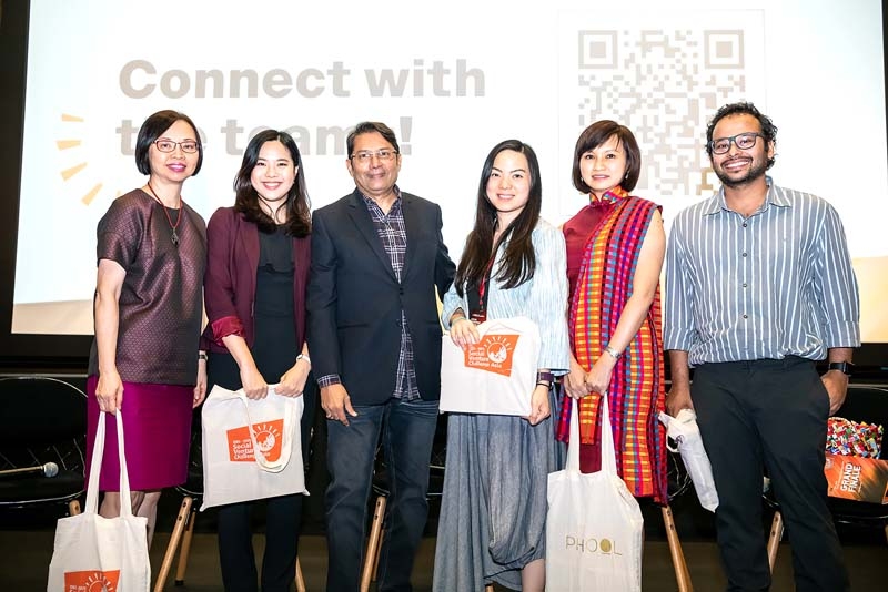 นันท์ลภัส สันติสุธรรม Chief Strategy Officer บ.เลิร์น เอ็ดดูเคชั่น จำกัด
องค์กรการศึกษากิจการเพื่อสังคมในเครือเลิร์น คอร์ปอเรชั่น จำกัด ร่วม
อภิปรายในหัวข้อ Asian Changemakers-Our journey, Triumphs and
tribulations ในงาน DBS-NUS Social Venture Challenge Asia 2018
จัดโดยมหาวิทยาลัยแห่งชาติสิงคโปร์ และธนาคารดีบีเอส เมื่อเร็วๆ นี้