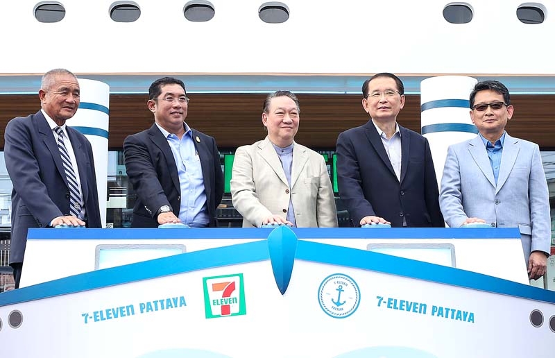 แลนด์มาร์คใหม่...แห่งเมืองพัทยา : ก่อศักดิ์ ไชยรัศมีศักดิ์ ประธานกรรมการบริหาร บมจ.ซีพี ออลล์
เปิดร้านเซเว่น อีเลฟเว่น สาขา ธารา พัทยา ร้านประหยัดพลังงานแห่งใหม่ที่มีรูปลักษณ์ทันสมัยสวยงาม ด้วยนวัตกรรมการบริการที่ทันสมัย โดยมี สนธยา คุณปลื้ม นายกเมืองพัทยา และ กัมพล ตันสัจจา ผอ.สวนนงนุช พัทยา ร่วมงาน ที่ บริเวณถนนพัทยาใต้ เมืองพัทยา จ.ชลบุรี