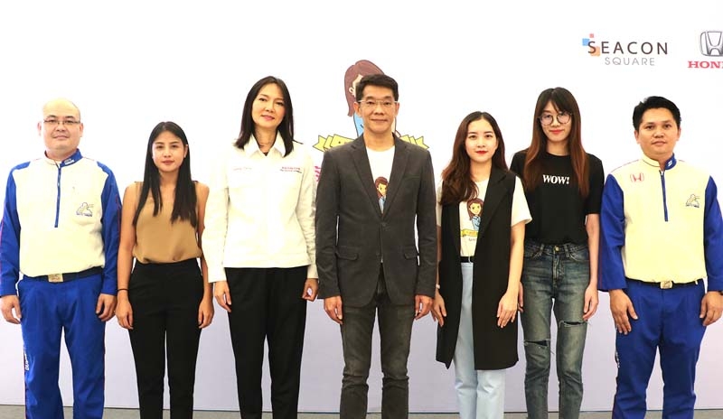 “สตรี Strong” : ม.ล.จิระเดช กมลาศน์ ผจก.ฝ่ายประชาสัมพันธ์ ศูนย์สรรพสินค้า
ซีคอนสแควร์ เปิดกิจกรรมเวิร์กช็อป “เรียนรู้เรื่องรถ สไตล์ Lady” โดยมี 
สุณี ฉันชัยพัฒนา ผจก.แผนกขับขี่ปลอดภัย บจก.ฮอนด้า ออโตโมบิล (ประเทศไทย) 
ให้การสนับสนุน ที่ ศูนย์สรรพสินค้าซีคอนสแควร์ ถนนศรีนครินทร์